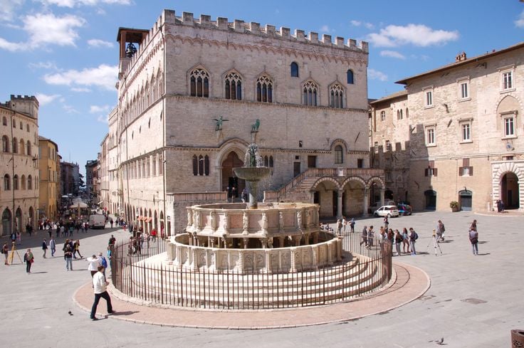 DHvillas-Fontana maggiore e Palazzo Priori